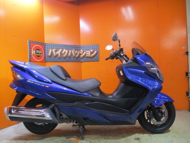 横から見てもこの通り状態グッド！希少な後期のアルバブルーメタリックでこの価格は本当にお安い！早い者勝